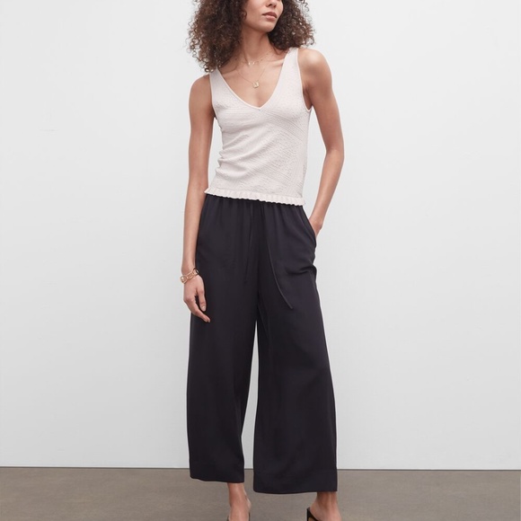 Ruffle Hem Tank - Brand New - NEVER WORN - Black - Picture 8 of 10